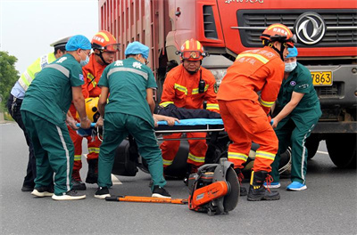 聂荣沛县道路救援