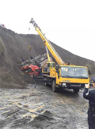 聂荣上犹道路救援